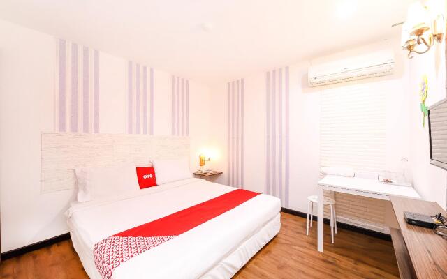 OYO 43963 T Signature Hotel