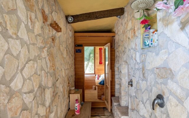 Luxurious Holiday Home in Napoli With Swimming Pool