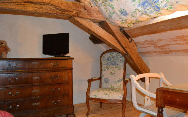 Cozy Holiday Home in Brion with Swimming Pool