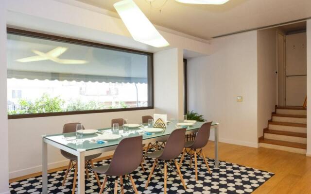 Urban Luxury Homm Apt. In Deinokratous Str.