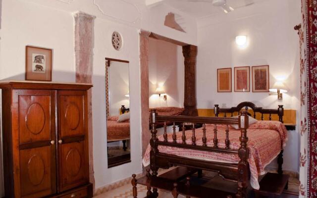 Neemrana Fort-Palace