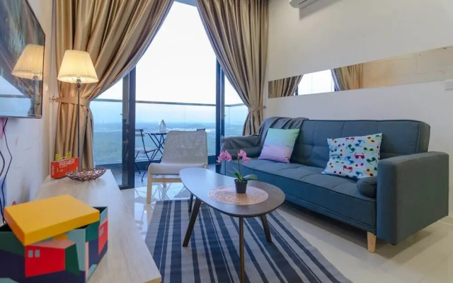 3BR D'pristine Suite Near Legoland, Stunning Views
