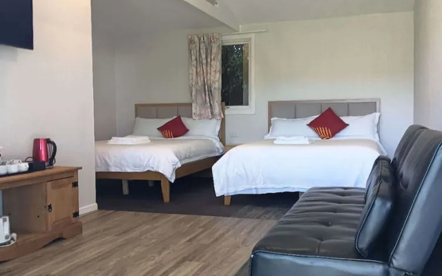 2 double and 1 sofa beds chalet 7D