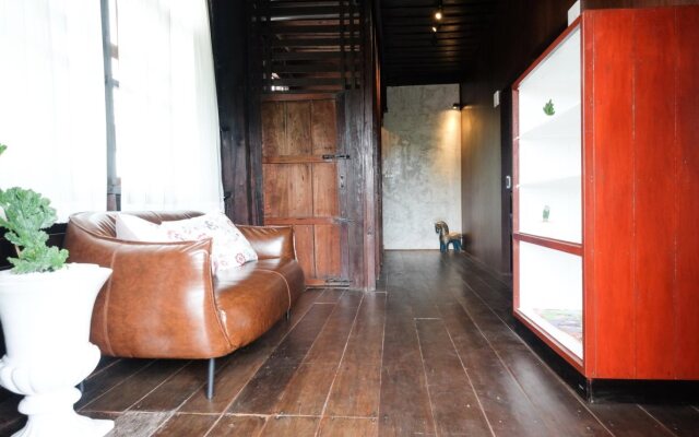 Snooze Poshtel