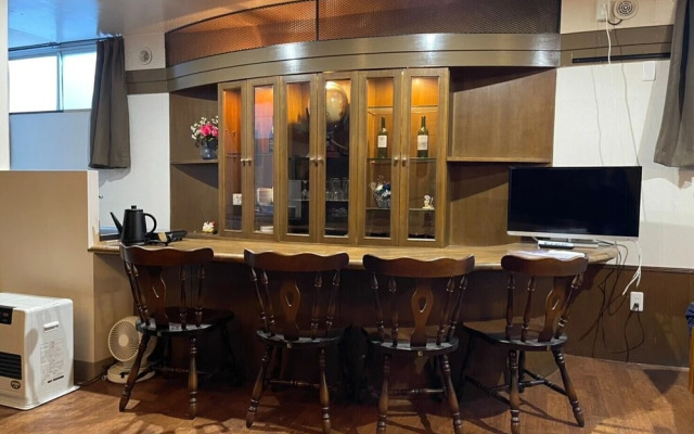Zenibako House 1F