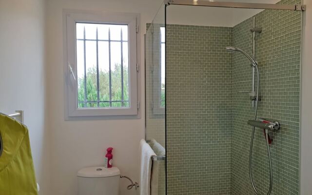 Luxurious Villa in Castillon-du-gard With Outdoor Kitchen