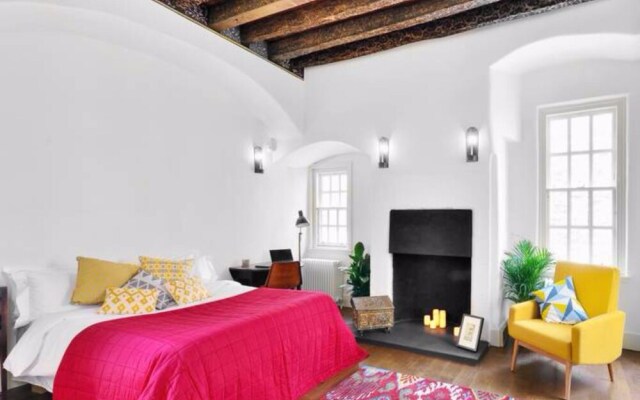 2 Bedroom Apartment on Royal Mile