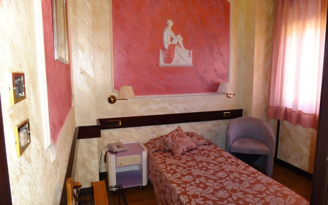 Benny Hotel