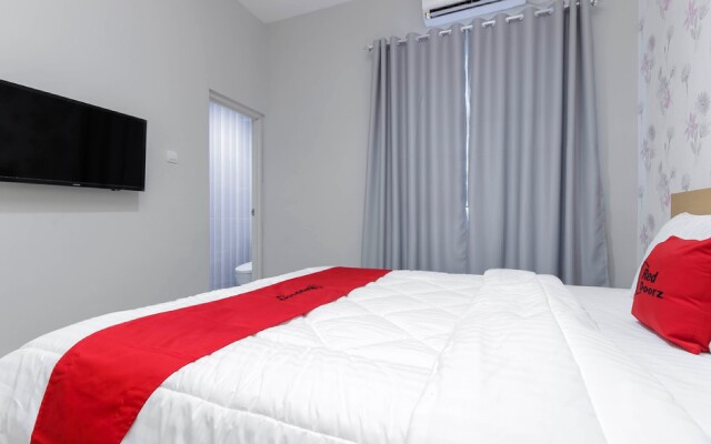 RedDoorz Syariah near Metropolitan Mall Bekasi