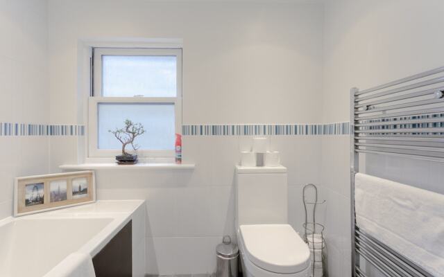 Spacious 2 Bedroom in Battersea