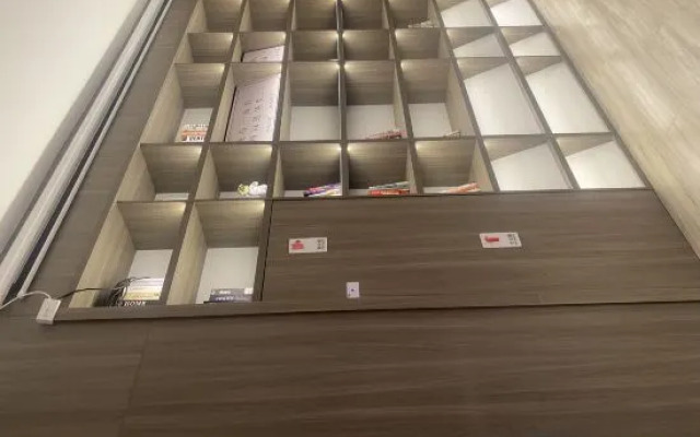 HanTing Hotel (Jiyuan Municipal Government Baolong Plaza)