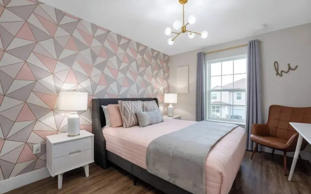 Beautiful 4BR Home w/ Modern Design