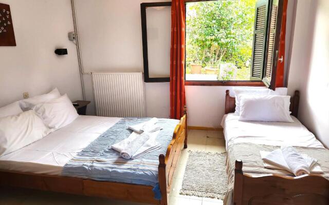 Yalla Hotel Chorefto