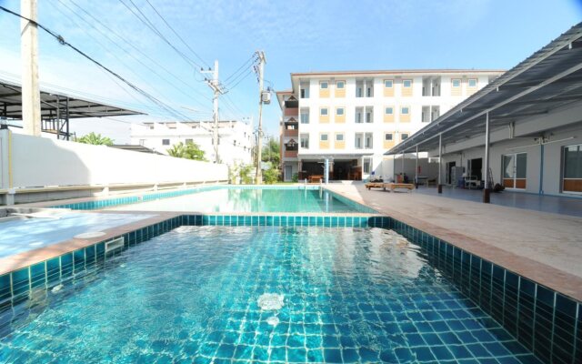 Pool Front Hostel
