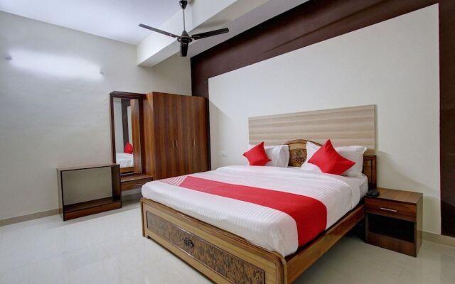 Oyo 44203 Sri Manis Residency
