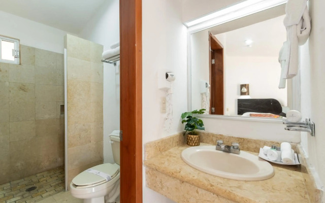 Costa De Oro Beach Hotel