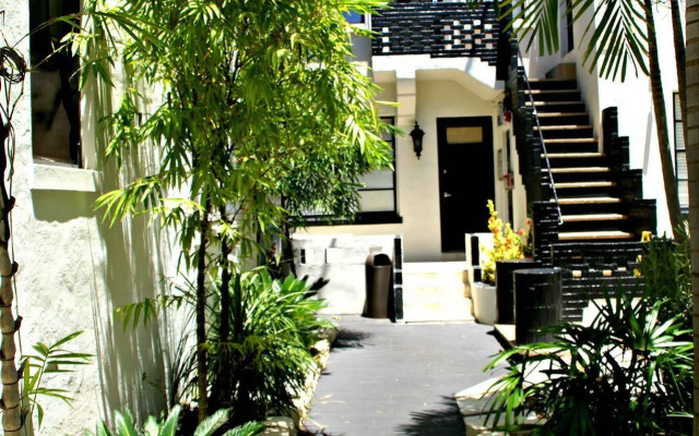 The Beach Plaza Hotel & South Beach Plaza Villas
