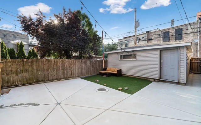 Stylish 2BR Urban Retreat in River West