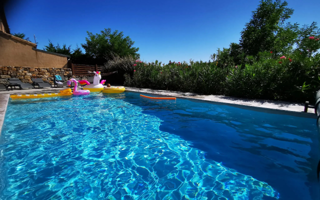 Magnifique gîte en pierres 6 personnes avec piscine privée Ardèche plein sud