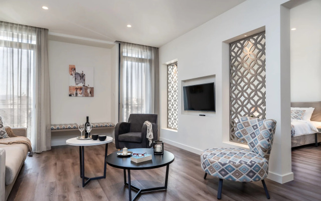 Urban Nest - Suites & Apartments