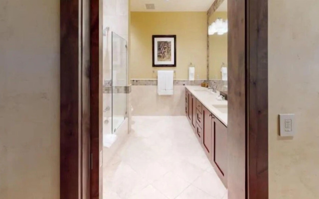 Luxury 3 Bedroom Penthouse at Golden Peak