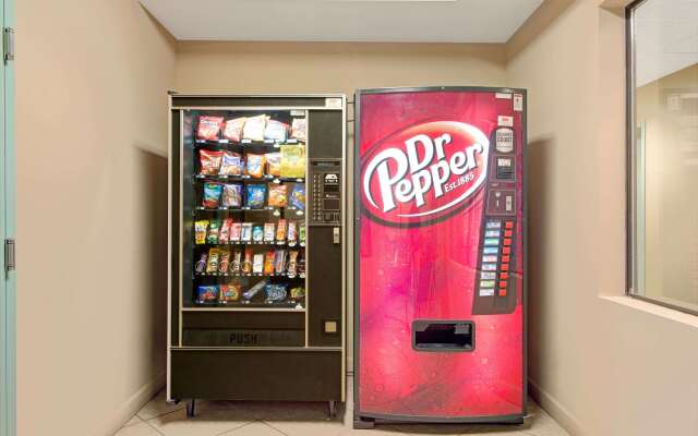 Days Inn by Wyndham Downtown St. Louis