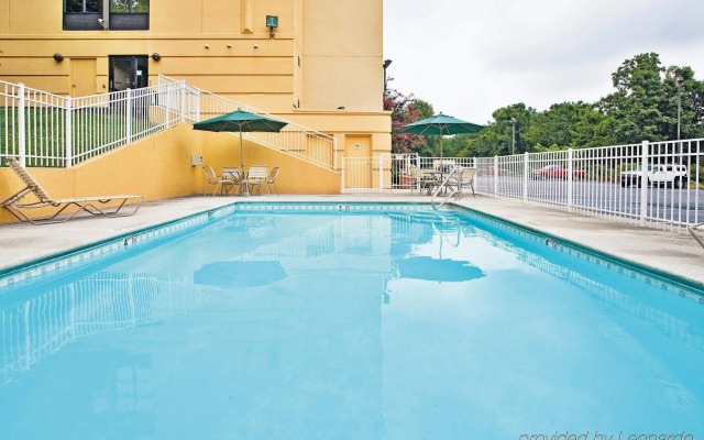 Best Western Plus Dalton Inn