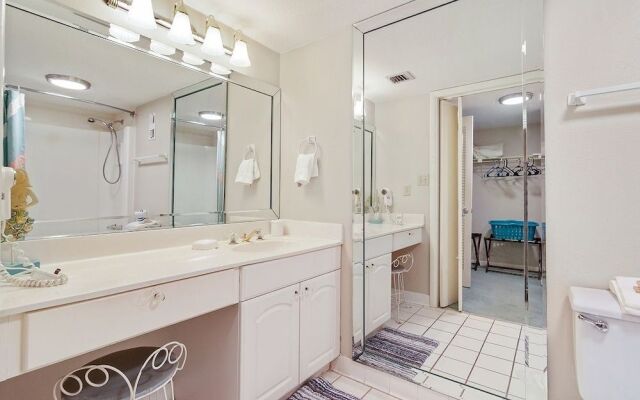 Shoreline 3082 Condo by RedAwning