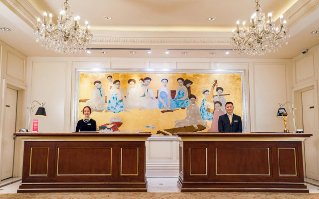 Apricot Hotel