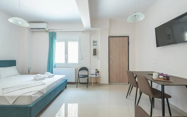 Cozy Acropolis Studio by Cloudkeys