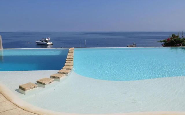 Aiyanar Beach And Dive Resort