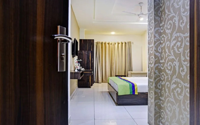 Treebo Trend Western