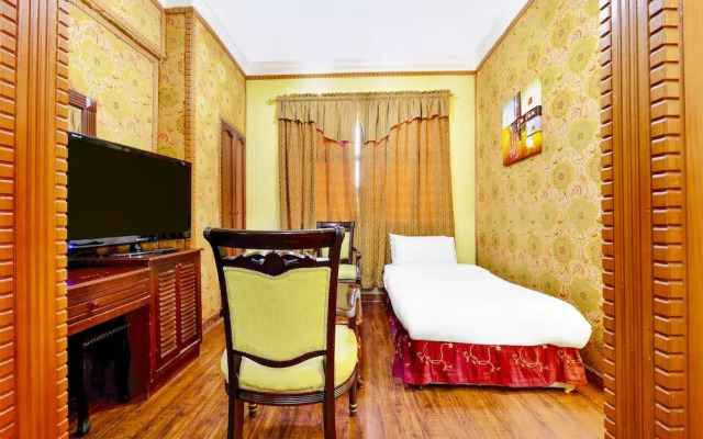 OYO 125 Moon Plaza Hotel