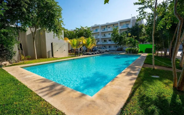 Luxury Apartment With Poll