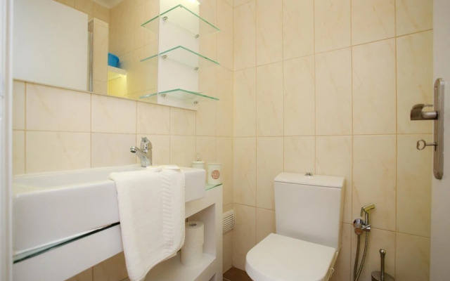 Johnny Ringo Family Apartment II