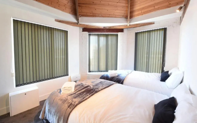 Stunning Penthouse Slps 20 (38 A4)