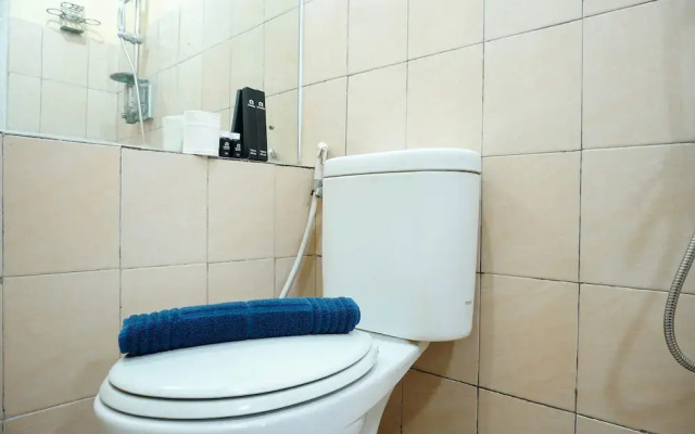 Furnished Studio with Comfortable Design Green Pramuka Apartment