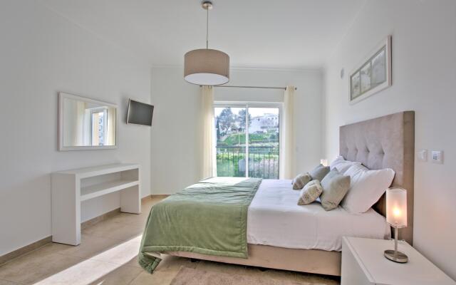 Central Lagos Spacious Apartment by Ideal Homes