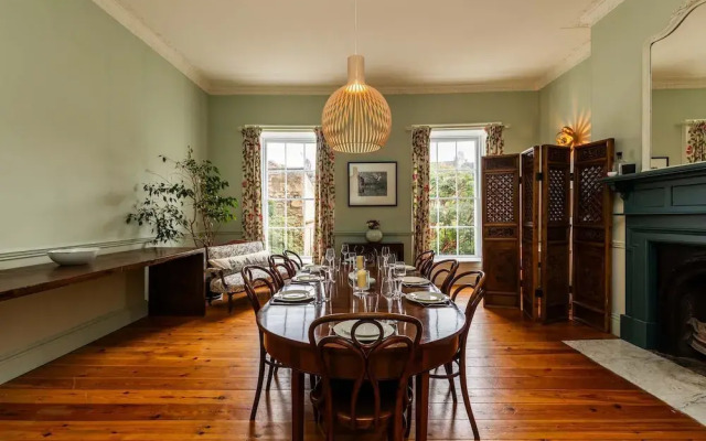 Grand Georgian Townhouse With Garden