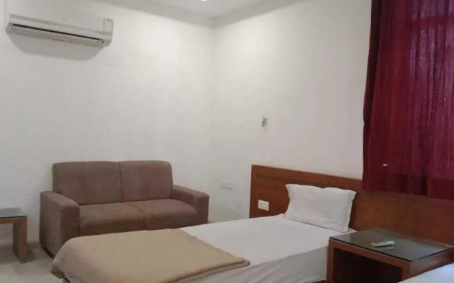 Pop 90621 Hotel Vedant