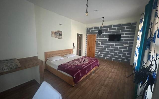 Footsteps Hostel and Cafe