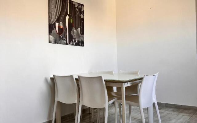 F4-1 Double room with private bathroom and balcony