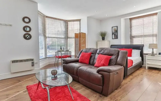 NEW Sleek Studio Apartment - Central Sheffield