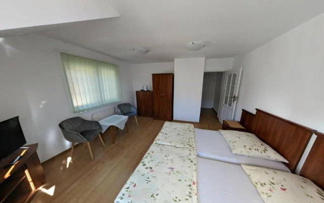 Pokoje Gościnne - Leśna 8