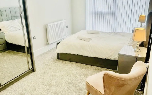 Stunning 2-bed Apartment in Barking