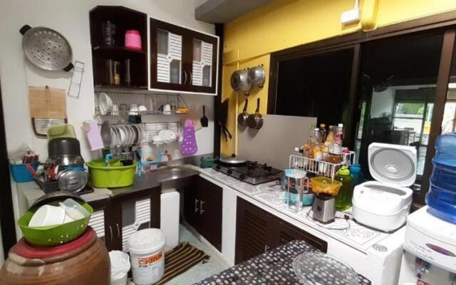 Tuk Tuk Trat Hostel