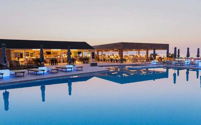 Enorme Eanthia Beach