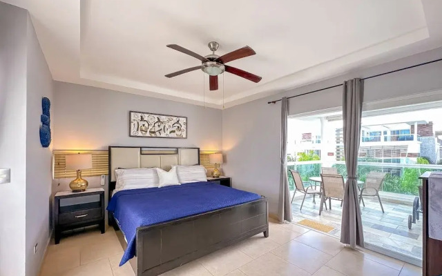 Gorgeous 1 BR PH Apartment w Jacuzzi