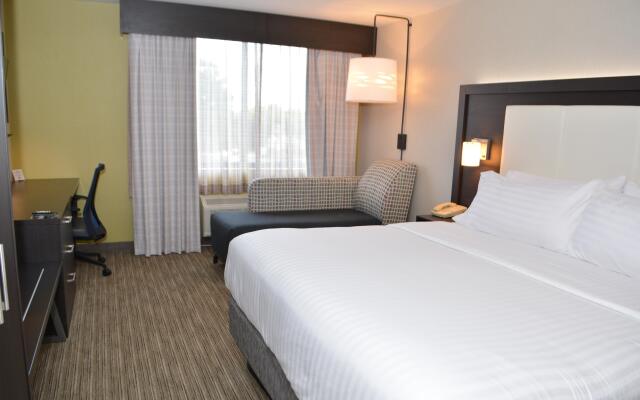 Holiday Inn Express & Suites Waterville - North by IHG
