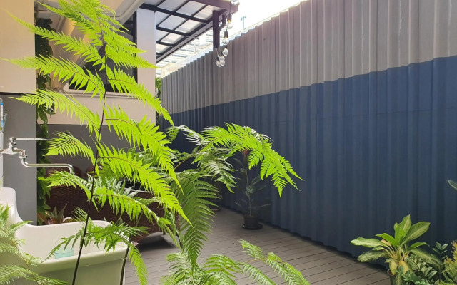 Sathorn Terrace Apartment